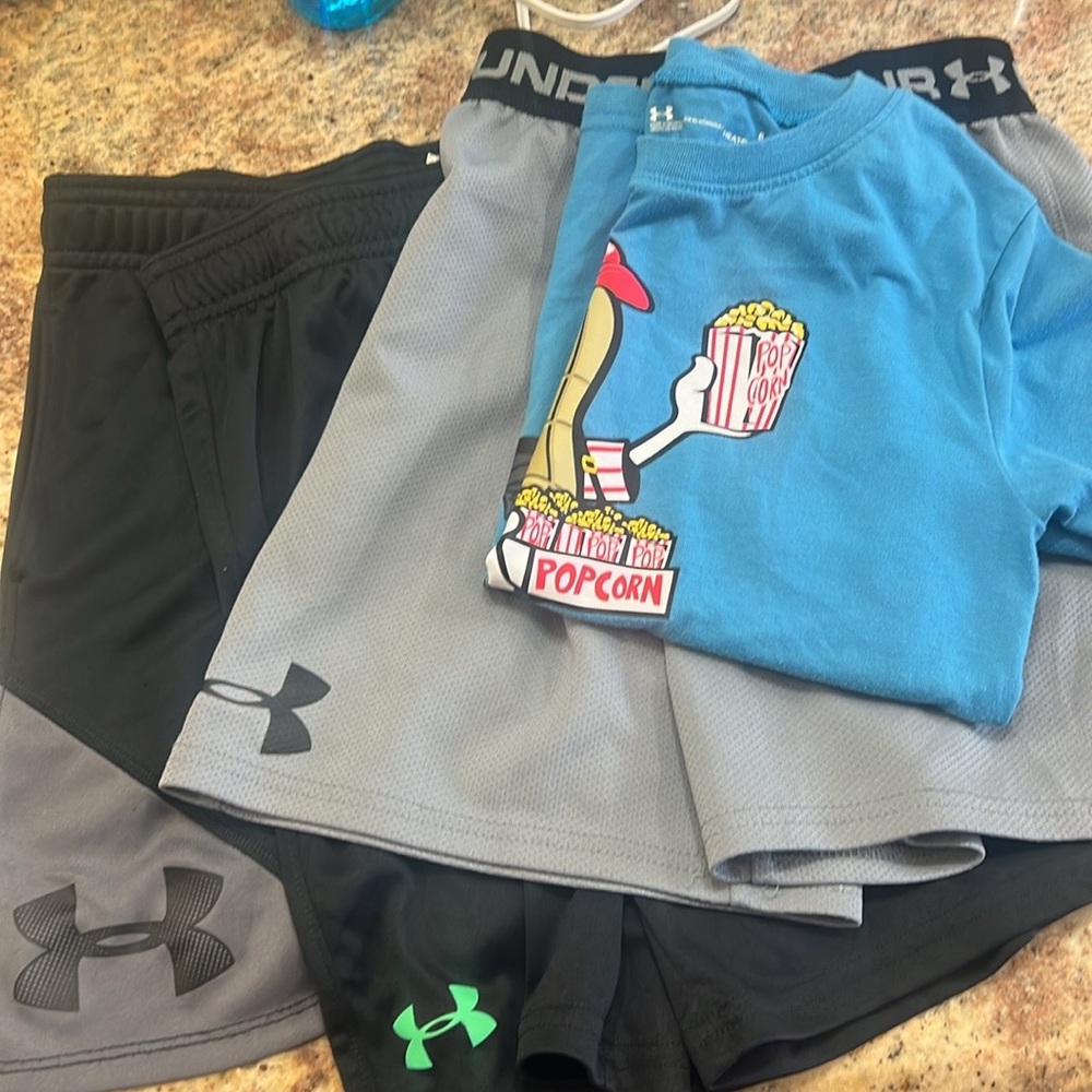 Boys size 6/7 Under Armour lot